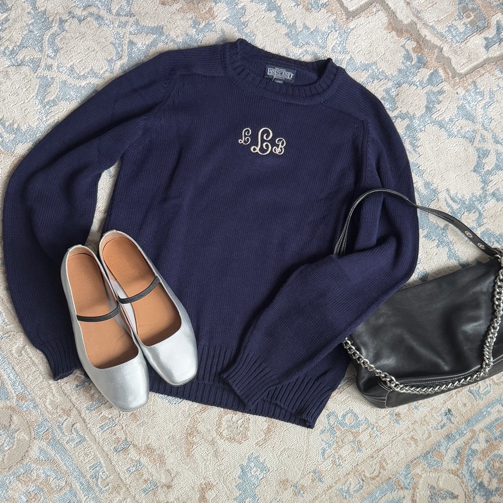 Navy blue cotton crewneck sweater with embroidered monogram by Lands’End size M